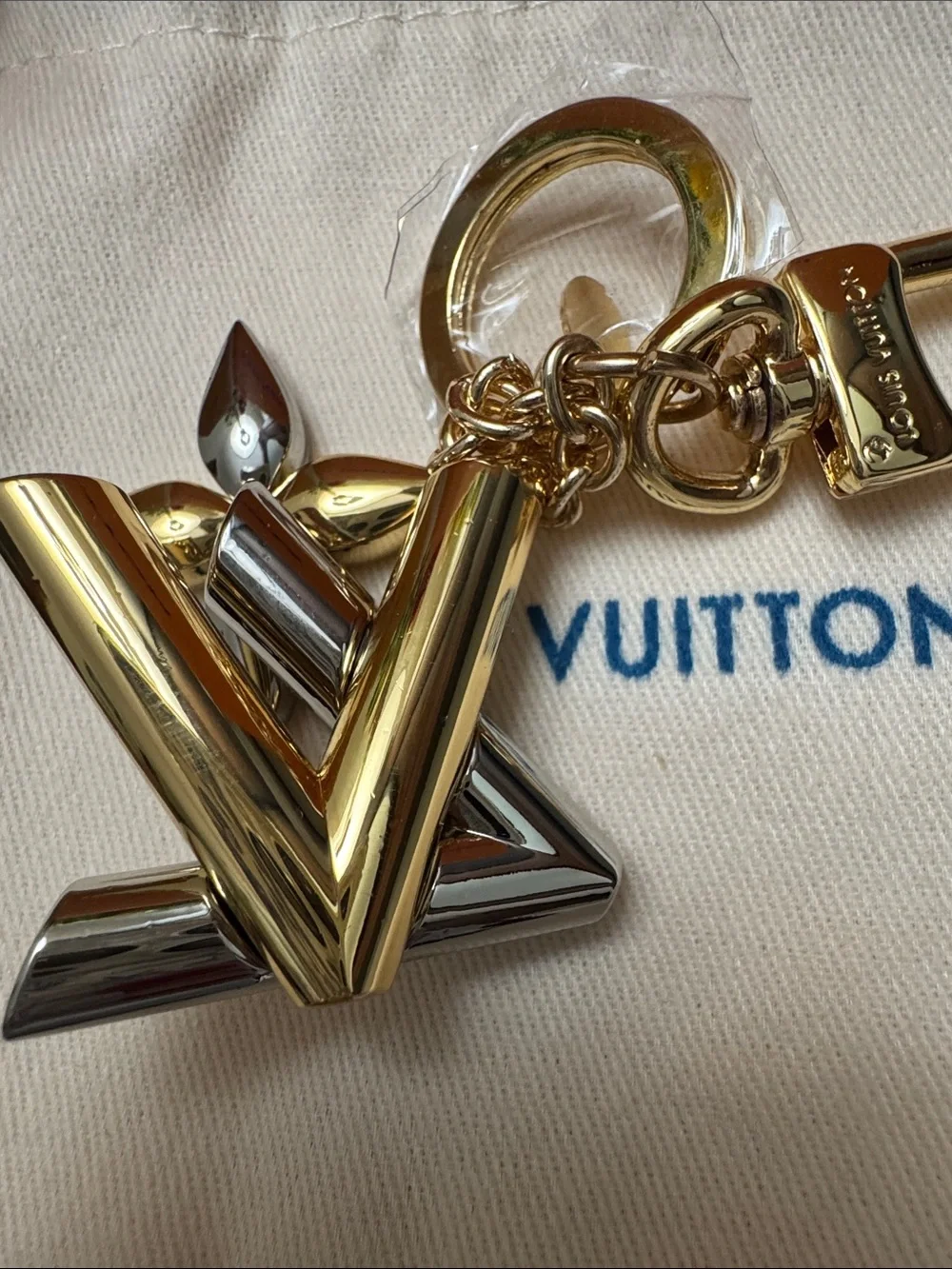 Louis Vuitton New Wave Two-Tone Gold & Silver LV Bag Charm Key Holder NIB - Picture 6 of 11